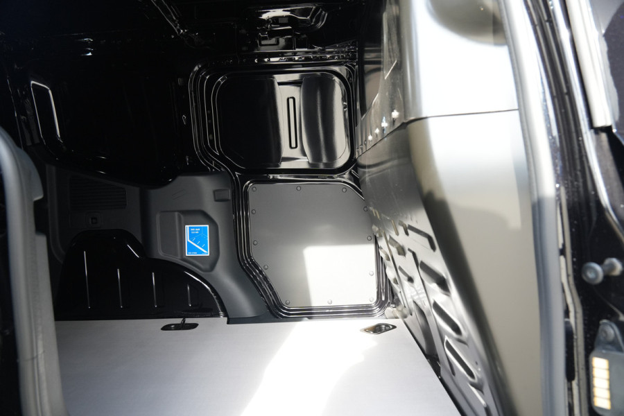 Ford E-Transit Courier Trend 46 kWh 136pk - Stoel/Stuurverwarming - Vloerplaat - Camera - Cruise - Carplay/Android - Rijklaar