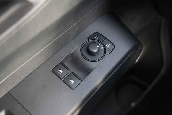 Ford E-Transit Courier Trend 46 kWh 136pk - Stoel/Stuurverwarming - Vloerplaat - Camera - Cruise - Carplay/Android - Rijklaar