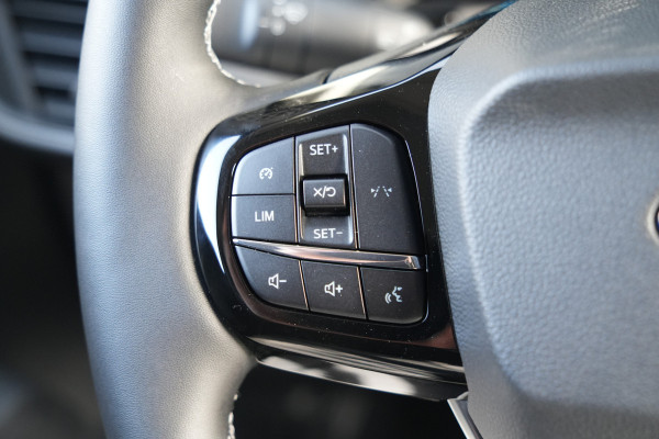 Ford E-Transit Courier Trend 46 kWh 136pk - Stoel/Stuurverwarming - Vloerplaat - Camera - Cruise - Carplay/Android - Rijklaar