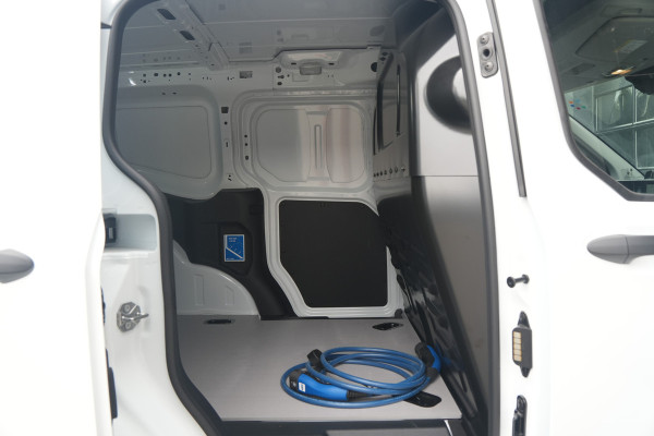 Ford E-Transit Courier Trend 46 kWh 136pk - Trekhaak - Vloerplaat - Camera - Cruise - Carplay/Android - Rijklaar