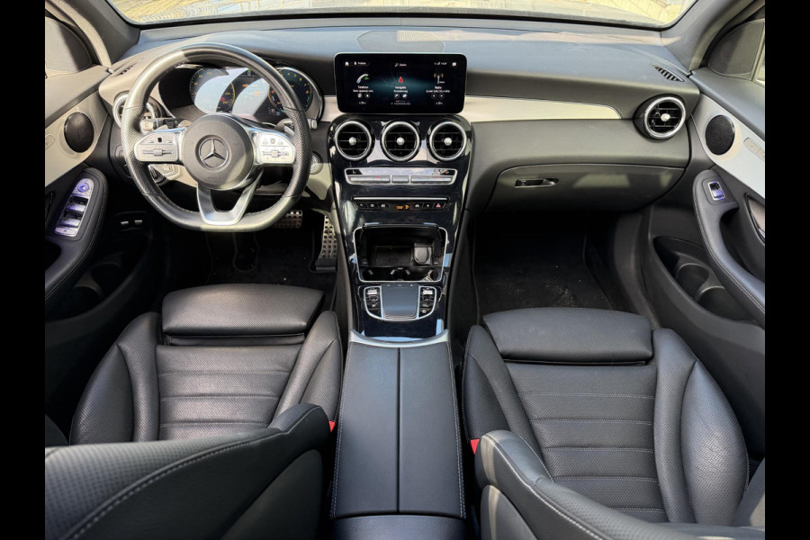 Mercedes-Benz GLC 300e 4MATIC AMG Line 20"/Panoramadak/Trekhaak/Leder/Stoelverwarming + ventilatie//Keyless/Treeplanken/Apple Carplay & Android Auto/Alarm