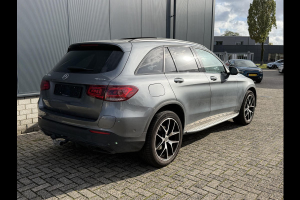Mercedes-Benz GLC 300e 4MATIC AMG Line 20"/Panoramadak/Trekhaak/Leder/Stoelverwarming + ventilatie//Keyless/Treeplanken/Apple Carplay & Android Auto/Alarm