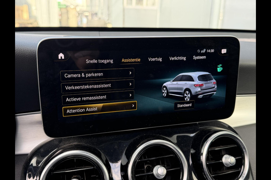 Mercedes-Benz GLC 300e 4MATIC AMG Line 20"/Panoramadak/Trekhaak/Leder/Stoelverwarming + ventilatie//Keyless/Treeplanken/Apple Carplay & Android Auto/Alarm