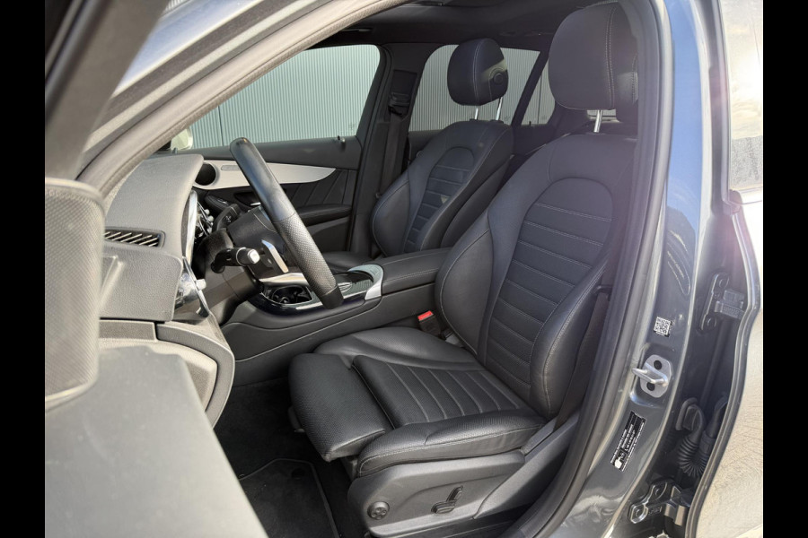 Mercedes-Benz GLC 300e 4MATIC AMG Line 20"/Panoramadak/Trekhaak/Leder/Stoelverwarming + ventilatie//Keyless/Treeplanken/Apple Carplay & Android Auto/Alarm