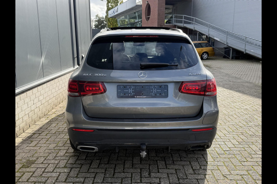 Mercedes-Benz GLC 300e 4MATIC AMG Line 20"/Panoramadak/Trekhaak/Leder/Stoelverwarming + ventilatie//Keyless/Treeplanken/Apple Carplay & Android Auto/Alarm