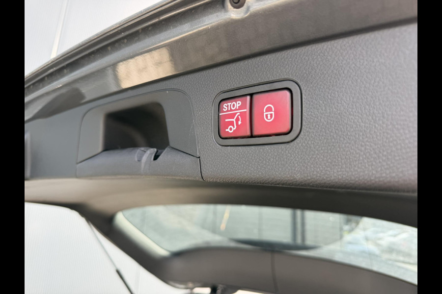 Mercedes-Benz GLC 300e 4MATIC AMG Line 20"/Panoramadak/Trekhaak/Leder/Stoelverwarming + ventilatie//Keyless/Treeplanken/Apple Carplay & Android Auto/Alarm