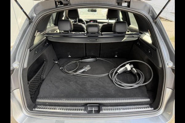 Mercedes-Benz GLC 300e 4MATIC AMG Line 20"/Panoramadak/Trekhaak/Leder/Stoelverwarming + ventilatie//Keyless/Treeplanken/Apple Carplay & Android Auto/Alarm