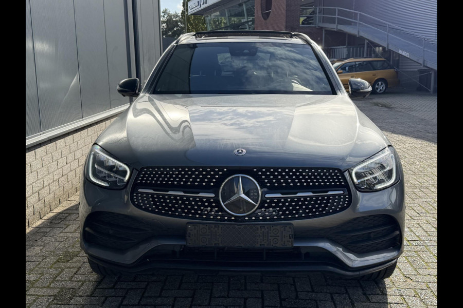 Mercedes-Benz GLC 300e 4MATIC AMG Line 20"/Panoramadak/Trekhaak/Leder/Stoelverwarming + ventilatie//Keyless/Treeplanken/Apple Carplay & Android Auto/Alarm