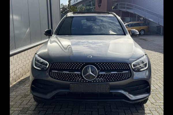 Mercedes-Benz GLC 300e 4MATIC AMG Line 20"/Panoramadak/Trekhaak/Leder/Stoelverwarming + ventilatie//Keyless/Treeplanken/Apple Carplay & Android Auto/Alarm