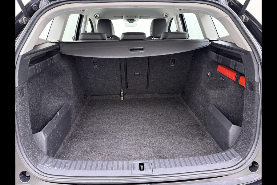 Škoda ENYAQ iV 180PK Trekhaak Adap.Cruise 3-Zone Ecc Camera Matrix-Led Stuur+Stoelverwarming Navi SOH 87% Android Auto Apple Carplay P-Assist Lmv 20" Pdc DAB Isofix Keyless 1.000kg Trekgewicht 1e Eigenaar Origineel Nederlandse Auto