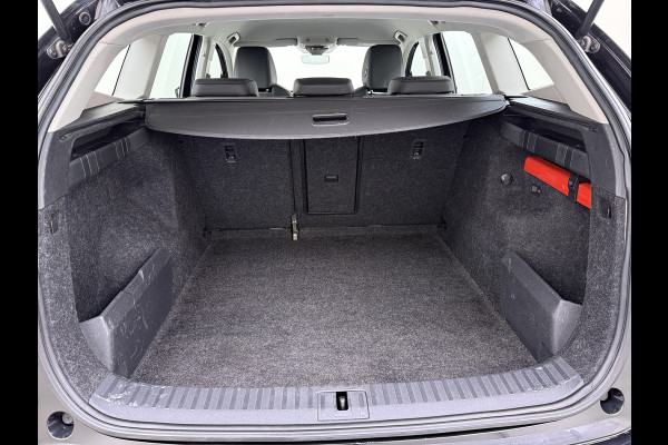 Škoda ENYAQ iV 180PK Trekhaak Adap.Cruise 3-Zone Ecc Camera Matrix-Led Stuur+Stoelverwarming Navi SOH 87% Android Auto Apple Carplay P-Assist Lmv 20" Pdc DAB Isofix Keyless 1.000kg Trekgewicht 1e Eigenaar Origineel Nederlandse Auto