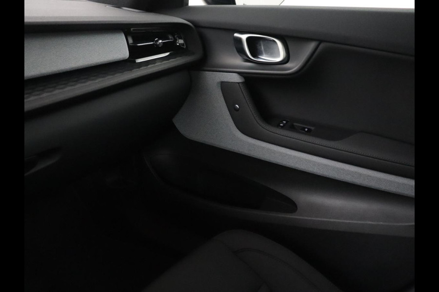 Polestar 2 Standard Range Single Motor 63kWh | SOH 89,1% | Elektrisch uitklapbare trekhaak | Achteruitrijcamera | Apple CarPlay | Stoelverwarming | Cruise control adaptief
