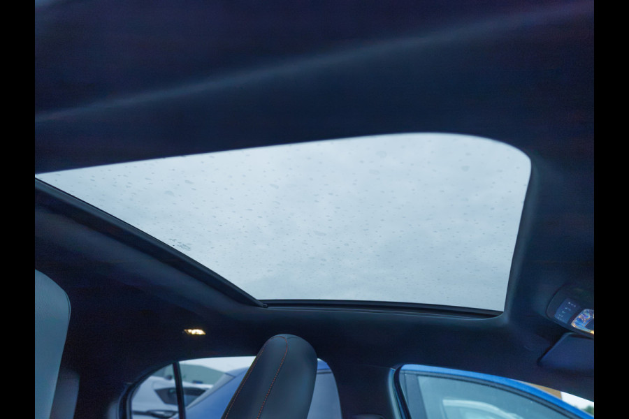 Mercedes-Benz A-Klasse 180 Business Solution AMG | Panoramadak | Navigatie | Camera | PDC V+A | Stoelverwarming | Live Traffic Camera, Privacy Glas, Apple Carplay/ Android Auito