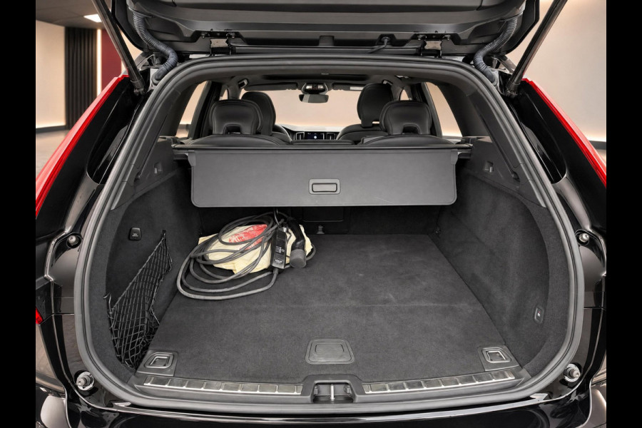 Volvo XC60 2.0 T8 PHEV 455PK AWD Plus Dark | SOH 97% | Pano | H/K Sound | Surround View | BTW