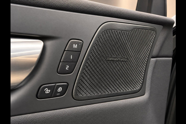 Volvo XC60 2.0 T8 PHEV 455PK AWD Plus Dark | SOH 97% | Pano | H/K Sound | Surround View | BTW