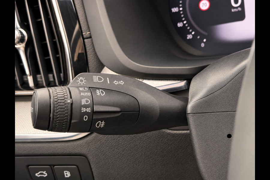 Volvo XC60 2.0 T8 PHEV 455PK AWD Plus Dark | SOH 97% | Pano | H/K Sound | Surround View | BTW