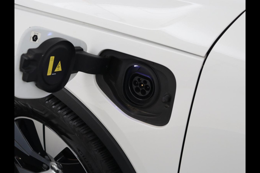 Volvo XC40 1.5 T4 Recharge Inscription Expression | SOh 85,2% | Trekhaak | Achteruitrij camera | Apple Carplay | Elektrische achterklep | Adaptieve cruise control |