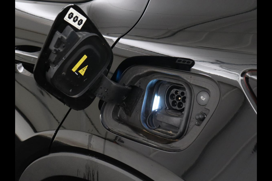 Volvo C40 Recharge Ultimate 69 kWh | SOH 92,2% | Trekhaak elektrisch uitklapbaar | 360 Camera | Navigatie | Apple CarPlay | Panoramadak