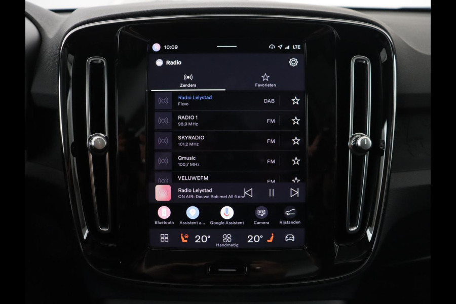 Volvo C40 Recharge Ultimate 69 kWh | SOH 92,2% | Trekhaak elektrisch uitklapbaar | 360 Camera | Navigatie | Apple CarPlay | Panoramadak