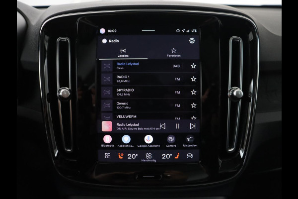 Volvo C40 Recharge Ultimate 69 kWh | SOH 92,2% | Trekhaak elektrisch uitklapbaar | 360 Camera | Navigatie | Apple CarPlay | Panoramadak