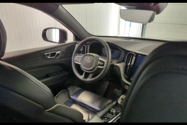 Volvo XC60 2.0 T6 Plug-in LongRange AWD Ultimate Dark / NL Auto / Panoramadak / Trekhaak / Leder-sport / Pdc+Camera / Stoel-Stuurverwarming /