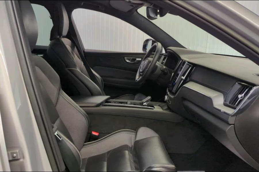 Volvo XC60 2.0 T6 Plug-in LongRange AWD Ultimate Dark / NL Auto / Panoramadak / Trekhaak / Leder-sport / Pdc+Camera / Stoel-Stuurverwarming /