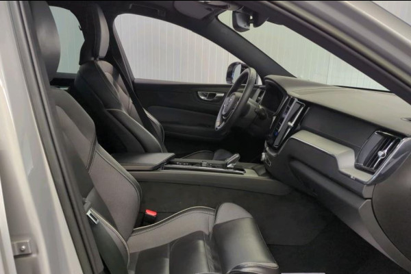Volvo XC60 2.0 T6 Plug-in LongRange AWD Ultimate Dark / NL Auto / Panoramadak / Trekhaak / Leder-sport / Pdc+Camera / Stoel-Stuurverwarming /