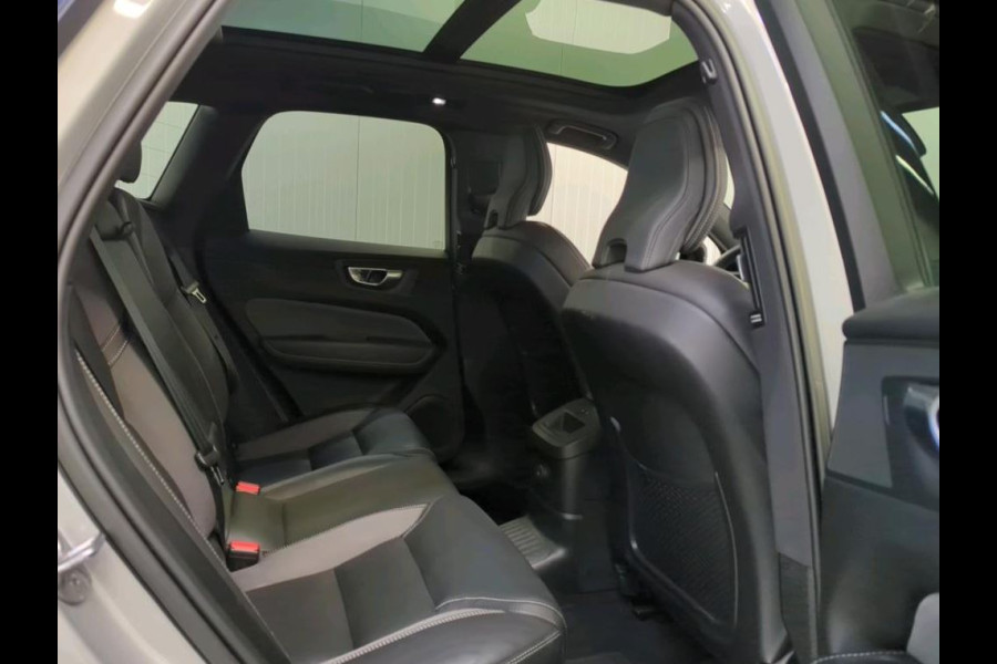 Volvo XC60 2.0 T6 Plug-in LongRange AWD Ultimate Dark / NL Auto / Panoramadak / Trekhaak / Leder-sport / Pdc+Camera / Stoel-Stuurverwarming /