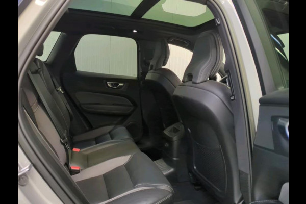 Volvo XC60 2.0 T6 Plug-in LongRange AWD Ultimate Dark / NL Auto / Panoramadak / Trekhaak / Leder-sport / Pdc+Camera / Stoel-Stuurverwarming /