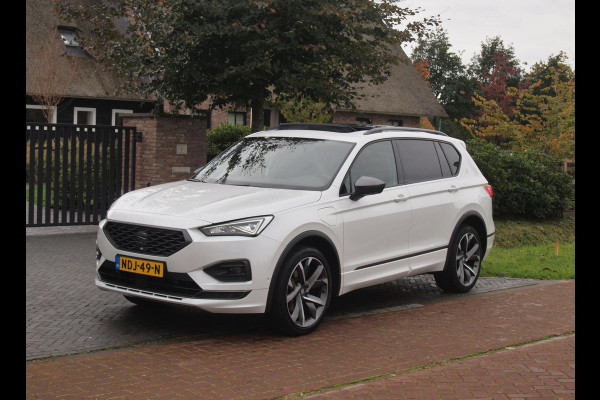 Seat Tarraco 1.4 TSI e-Hybrid PHEV FR | Panoramadak | Trekhaak | 360 Camera | Sfeerverlichting | Sportstoelen | Dealeronderhouden |