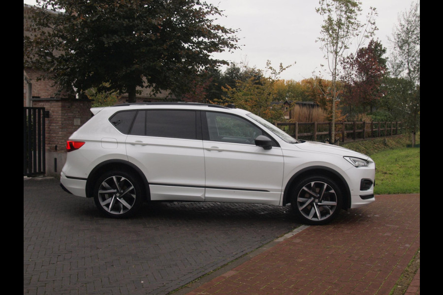 Seat Tarraco 1.4 TSI e-Hybrid PHEV FR | Panoramadak | Trekhaak | 360 Camera | Sfeerverlichting | Sportstoelen | Dealeronderhouden |