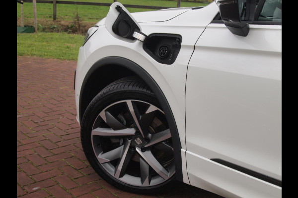 Seat Tarraco 1.4 TSI e-Hybrid PHEV FR | Panoramadak | Trekhaak | 360 Camera | Sfeerverlichting | Sportstoelen | Dealeronderhouden |