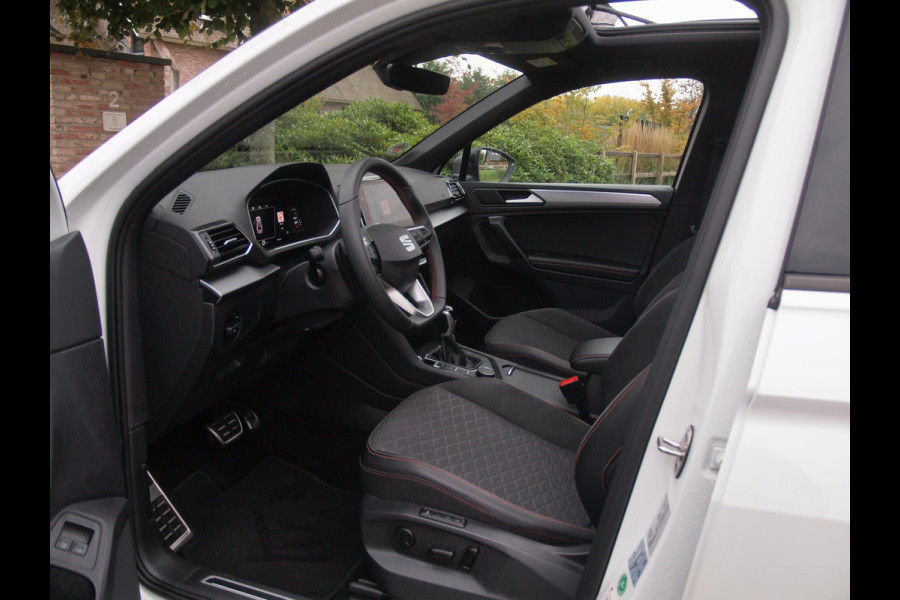 Seat Tarraco 1.4 TSI e-Hybrid PHEV FR | Panoramadak | Trekhaak | 360 Camera | Sfeerverlichting | Sportstoelen | Dealeronderhouden |