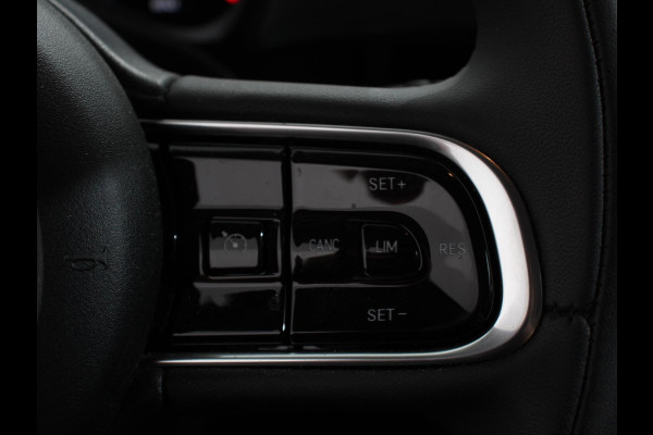 Fiat 500E Berline 42 kWh Automaat Climate control Cruise control Achteruitrijcamera Led Navigatie Apple Carplay/ Android Auto Lichtmetalen velgen Stoelverwarming