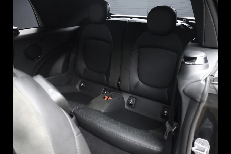 MINI Cabrio 1.5 Cooper Chili Sport (CABRIO,NAVI,CAMERA,STOELVERWARMING,XENON,CLIMATE,CRUISE,BLACK EDTION,SPORTSTOELEN,LM VELGEN)