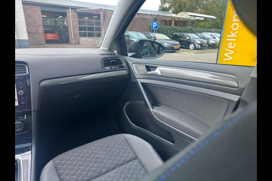Volkswagen Golf 1.5 TSI Highline Business AUTO / ACC / VIRTUAL / PANO