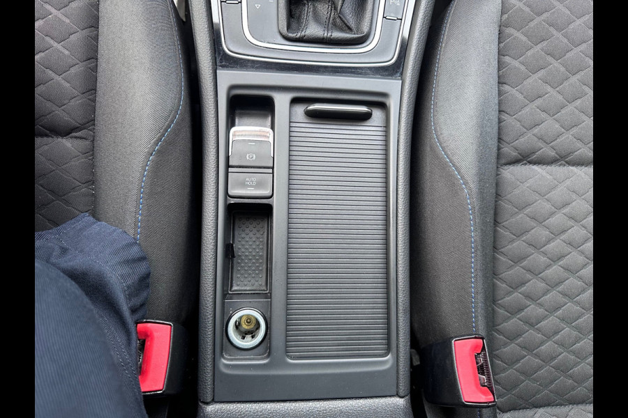 Volkswagen Golf 1.5 TSI Highline Business AUTO / ACC / VIRTUAL / PANO