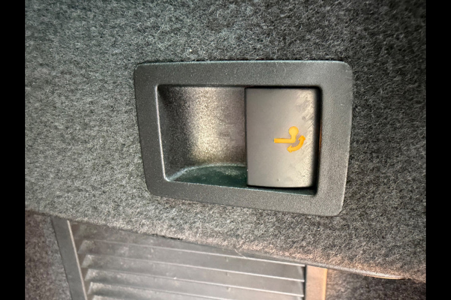Škoda Kodiaq 1.5 TSI AUTOMAAT Business Edition 7 persoons, achteruitrijcamera, electr bedienbare trekhaak, stoelverwarming