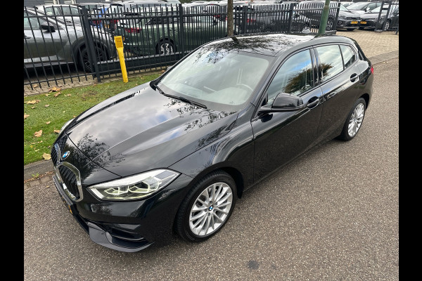 BMW 1-serie 118i Automaat 136PK Comfort Pack Sport Line Parking assist Clima Navi 17LM
