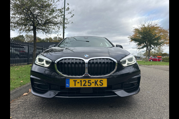 BMW 1-serie 118i Automaat 136PK Comfort Pack Sport Line Parking assist Clima Navi 17LM