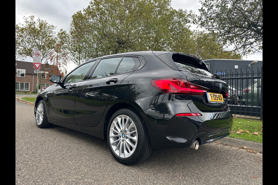 BMW 1-serie 118i Automaat 136PK Comfort Pack Sport Line Parking assist Clima Navi 17LM