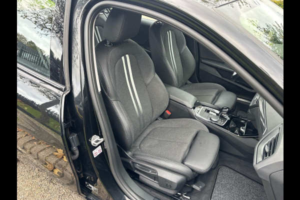 BMW 1-serie 118i Automaat 136PK Comfort Pack Sport Line Parking assist Clima Navi 17LM