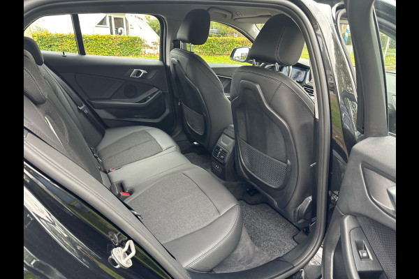 BMW 1-serie 118i Automaat 136PK Comfort Pack Sport Line Parking assist Clima Navi 17LM