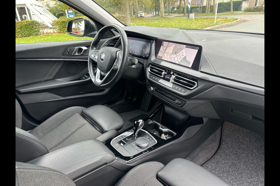BMW 1-serie 118i Automaat 136PK Comfort Pack Sport Line Parking assist Clima Navi 17LM