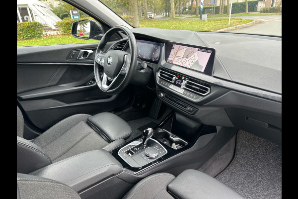 BMW 1-serie 118i Automaat 136PK Comfort Pack Sport Line Parking assist Clima Navi 17LM