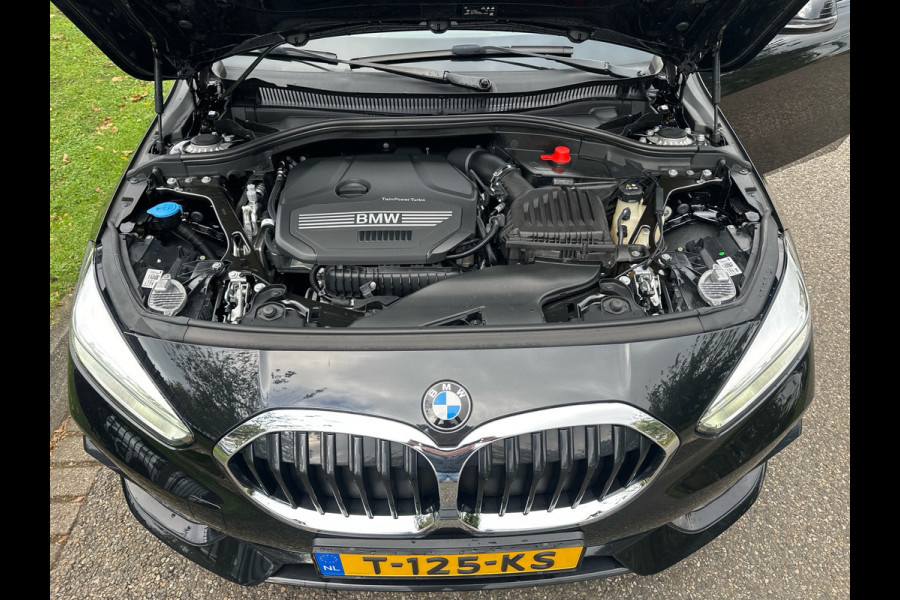 BMW 1-serie 118i Automaat 136PK Comfort Pack Sport Line Parking assist Clima Navi 17LM