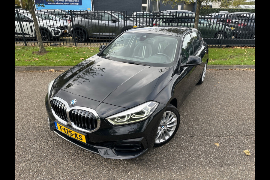 BMW 1-serie 118i Automaat 136PK Comfort Pack Sport Line Parking assist Clima Navi 17LM