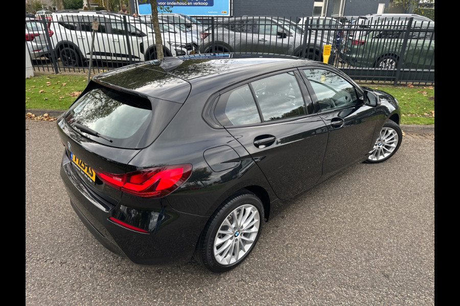 BMW 1-serie 118i Automaat 136PK Comfort Pack Sport Line Parking assist Clima Navi 17LM