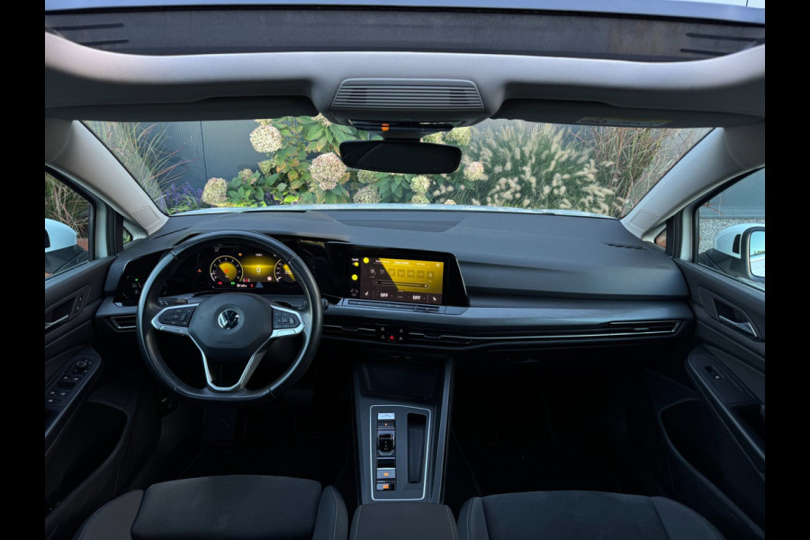 Volkswagen Golf 1.5 eTSI | Pano | HUD | IQ | Memory | Dodehoek