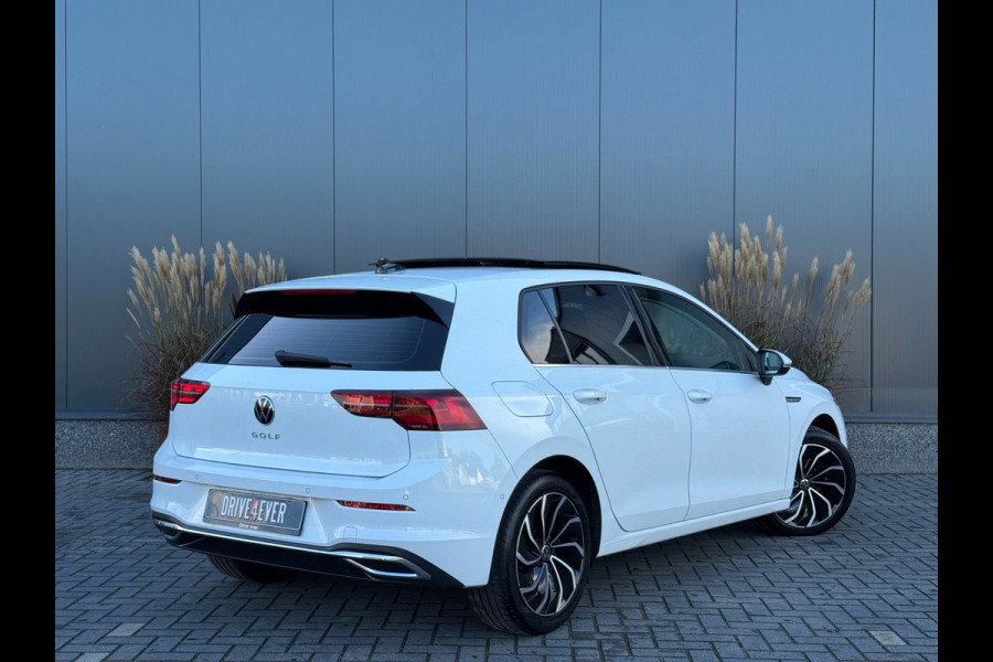 Volkswagen Golf 1.5 eTSI | Pano | HUD | IQ | Memory | Dodehoek
